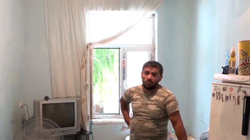 Bakıda internat məzunu mənzillə təmin olunmasını istəyir