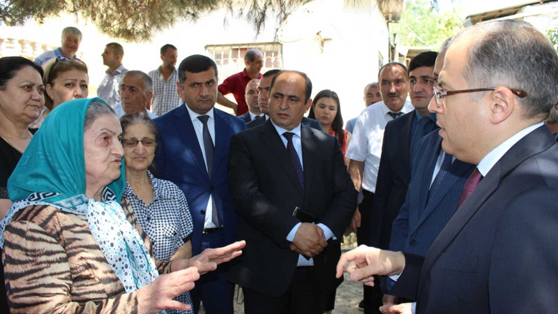 Səbail rayonunda icra başçısı sakinlərlə görüşüb