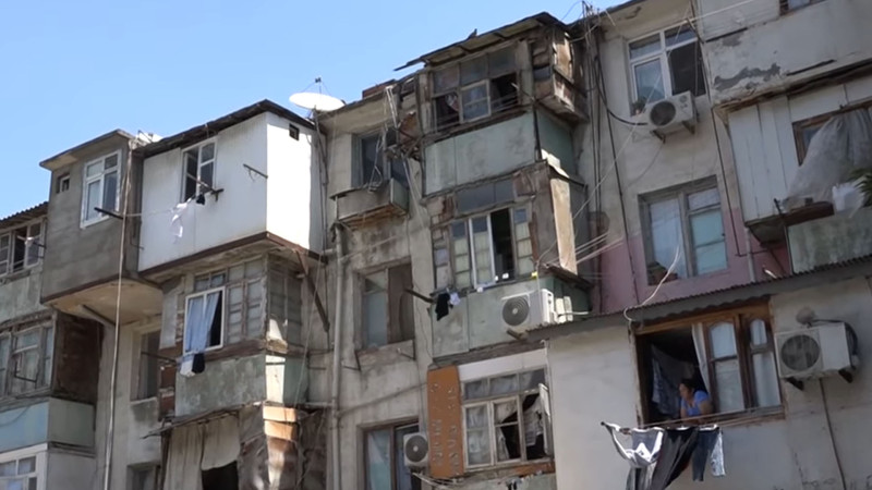 Bakı təkər zavodunun yaşayış binası qəzalı vəziyyətdədir: binada 142 ailə yaşayır