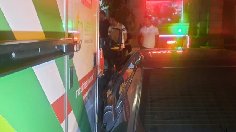 Bakıda ambulans qəzaya düşüb: avtomobildə olan həkim xəsarət alıb