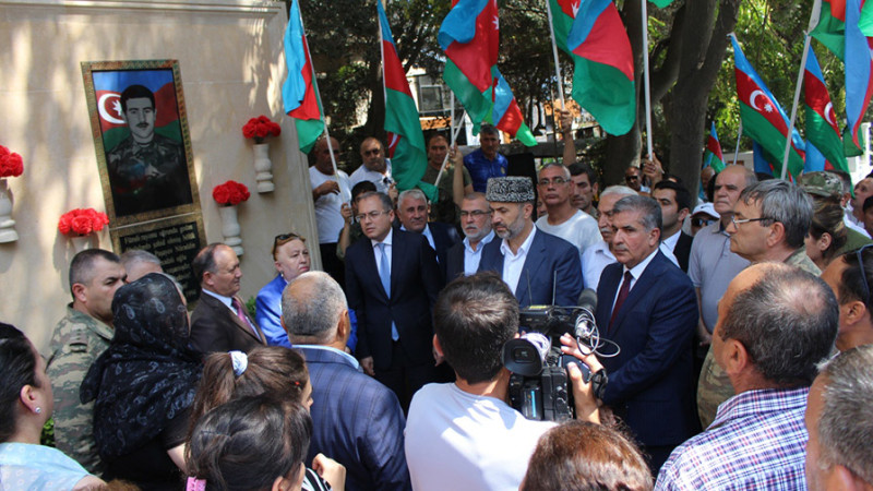 Badamdar qəsəbəsində şəhid Nurəddin Paşayevin xatirə barelyefinin açılışı baş tutub