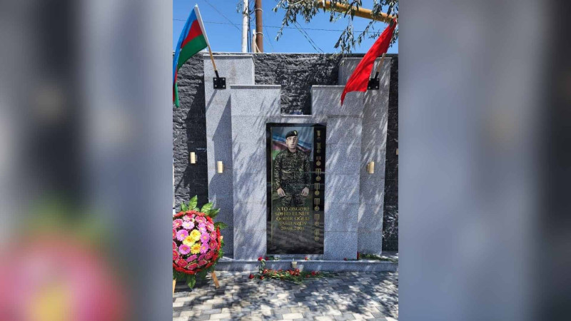 Bakıda daha bir şəhidin abidə kompleksinin açılış mərasimi olub