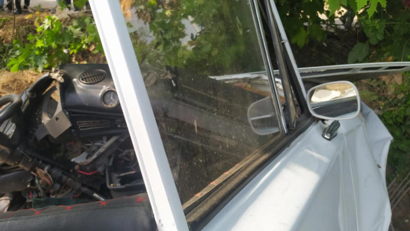 Bakıda avtomobildə sıxılmış vəziyyətdə qalan sürücü xilas edilib