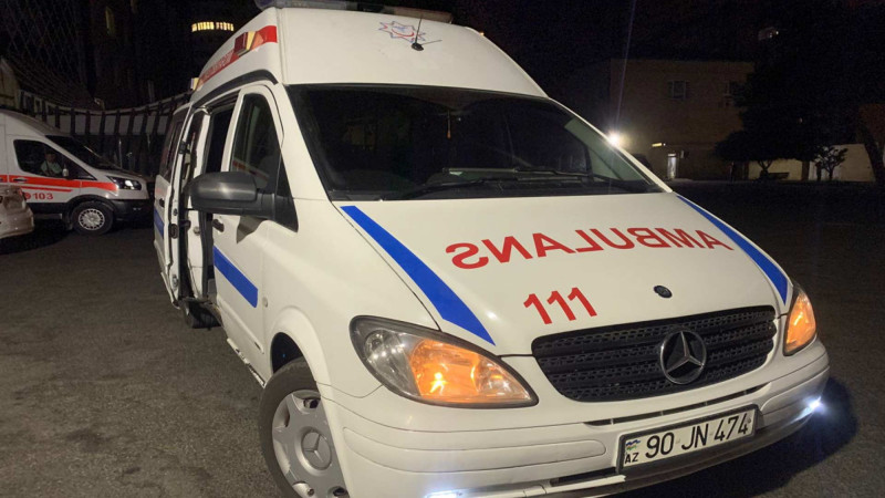 Bakıda ailənin dörd üzvü yol qəzasında xəsarət alıb