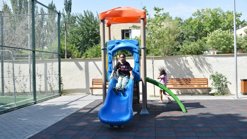 Sabunçuda abadlaşdırılmış həyət sakinlərin istifadəsinə verilib