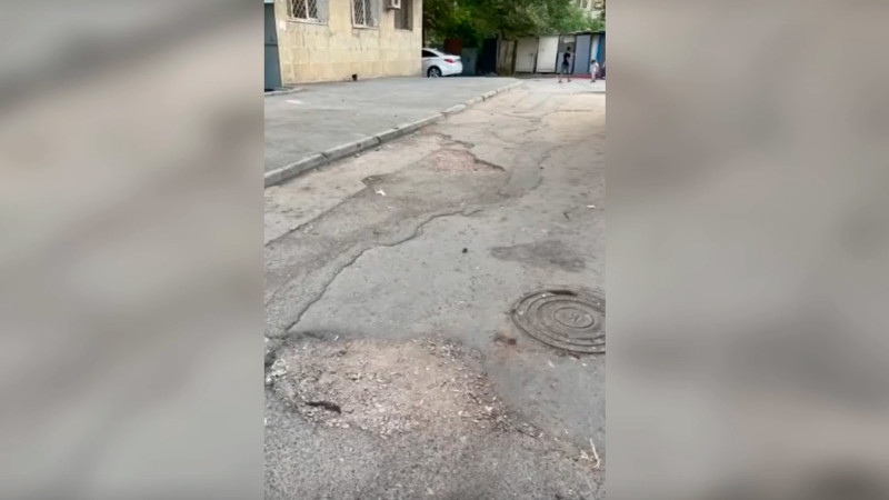 Binəqədi rayonunda bir küçədə 40 ilə yaxındır asfalt örtüyü yenilənmir