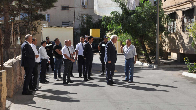 Pirallahı RİH başçısı Pirallahı qəsəbəsində yerləşən küçə və məhəllələrə baxış keçirib