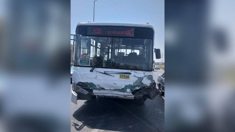 Hövsan şosesində sərnişin avtobusu qəzaya düşüb