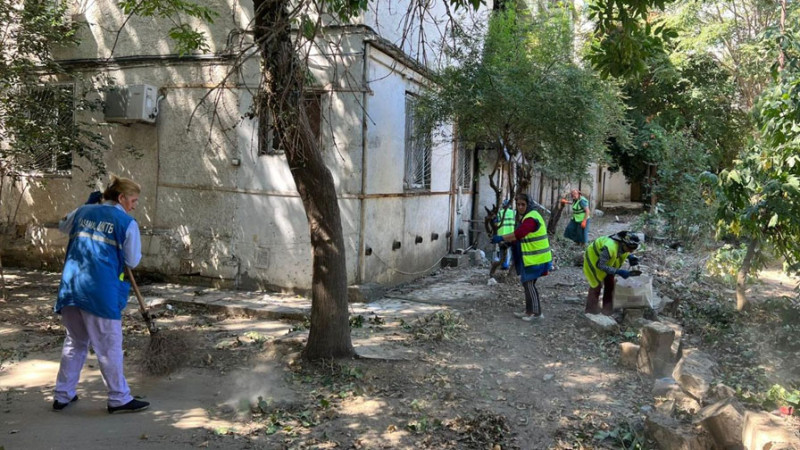 Şərifzadə küçəsində qanunsuz hasarlar sökülür