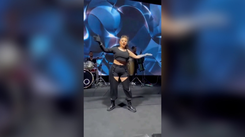Damla Cey Lonun kitayski poddelkasıdır: müğənni Damla geyiminə görə tənqid olundu