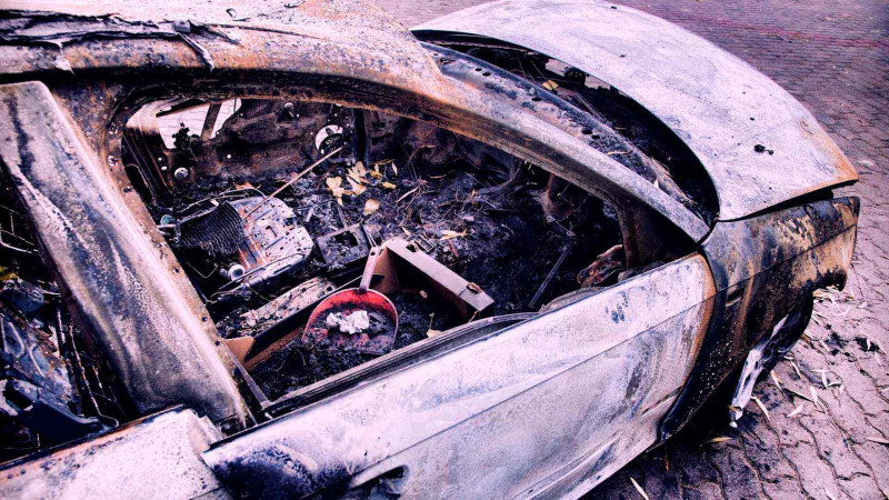 Bakıda avtomobildə yanğın olub