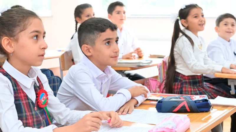 Bakının məktəb və liseylərində vakant yerlərə şagird köçürülməsi prosesi davam edir
