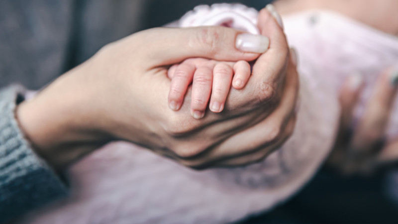 Bakıda ana övladını satmağa cəhd edib