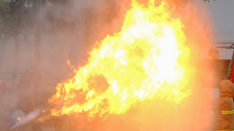 Xəzər rayonunda 25 kv.m sahəsi olan külafirəngi alışıb