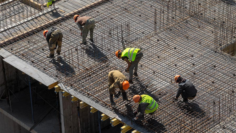 Xətai rayonunda inşaat işçisi 9-cu mərtəbədən yıxılıb