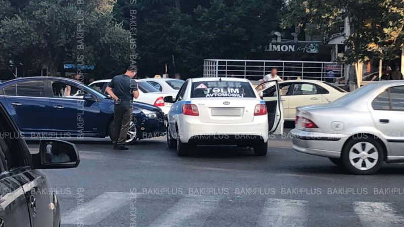 Bakıda təlim avtomobilinin iştirakı ilə yol qəzası baş verib