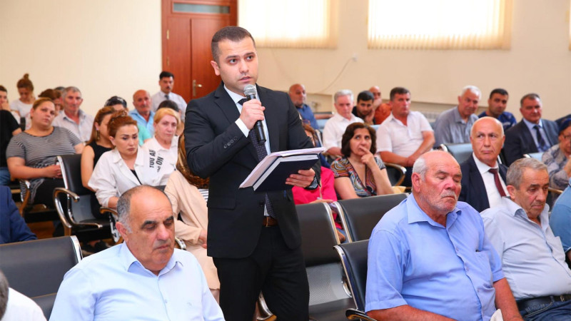 Binəqədi RİH-nin başçısı sakinlərin müraciət və təkliflərini dinləyib