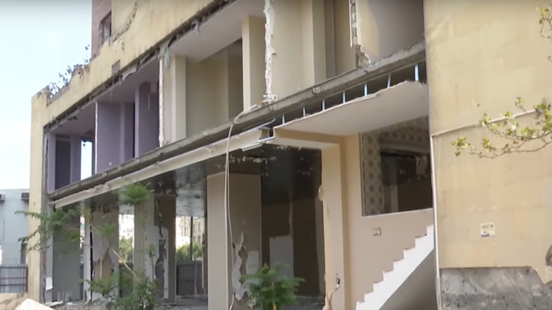 Şəhərin mərkəzindəki bina sökülmək üzrədir: bəzi sakinlər köçməkdən imtina edirlər