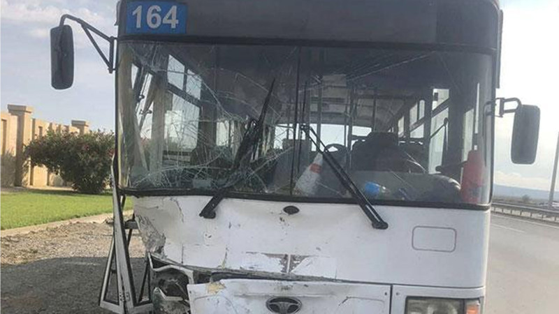 Bakıda avtobus qəzaya düşüb: ölən və xəsarət alan var - YENİLƏNİB