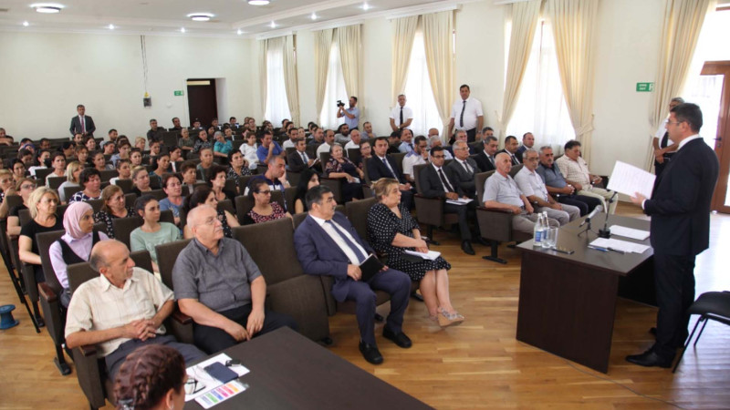 Xəzər Rayon İcra Hakimiyyətinin başçısı Şüvəlanda səyyar görüş keçirib