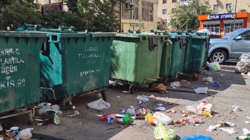 Əhmədlidə məhəllə zibilliyə çevrilib