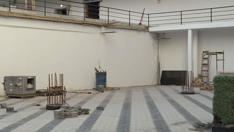 Bakıda yeni binanın sakinləri öz mənzillərinə qonşu blokdan keçmək məcburiyyətində qalıblar