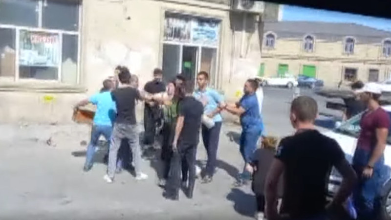 Avtobus sürücüsü ilə sərnişin qadın arasında dava düşüb