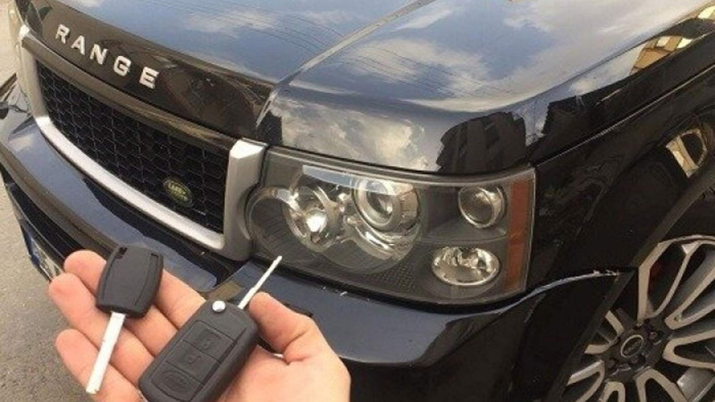 Paytaxtda “Range Rover” markalı avtomobil qaçırılıb