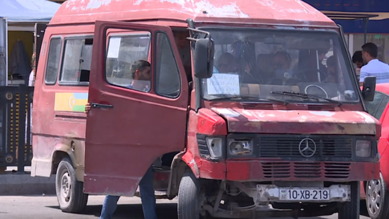 Xəzər rayonunda sərnişinlər hər gün təhlükəli avtobuslardan istifadə edirlər