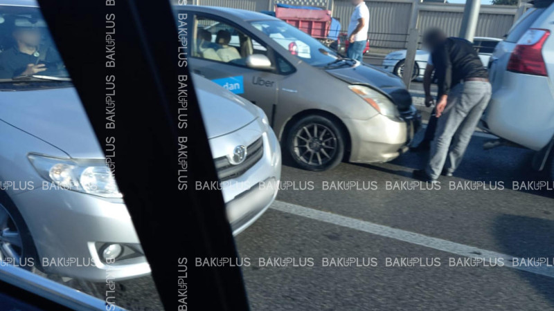 Ziya Bünyadov prospektində “Prius” ilə “Prado” toqquşub
