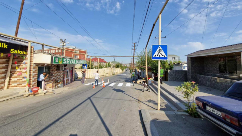 Xocəsəndə məktəbin qarşısında xüsusi yol nişanları quraşdırılıb