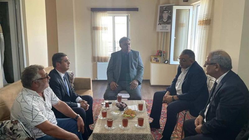 Xəzər Rayon İcra Hakimiyyətinin əməkdaşlari Vətən müharibəsi şəhidlərini anıblar