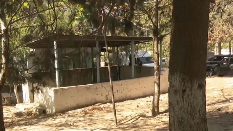 Xətai rayon sakinləri həyətlərində abadlıq işlərinin görülməsini xahiş edirlər