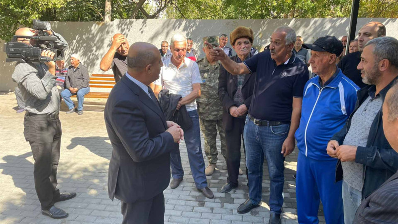 Nəsimi rayon İcra Hakimiyyətinin başçısı sakinlərlə görüşüb