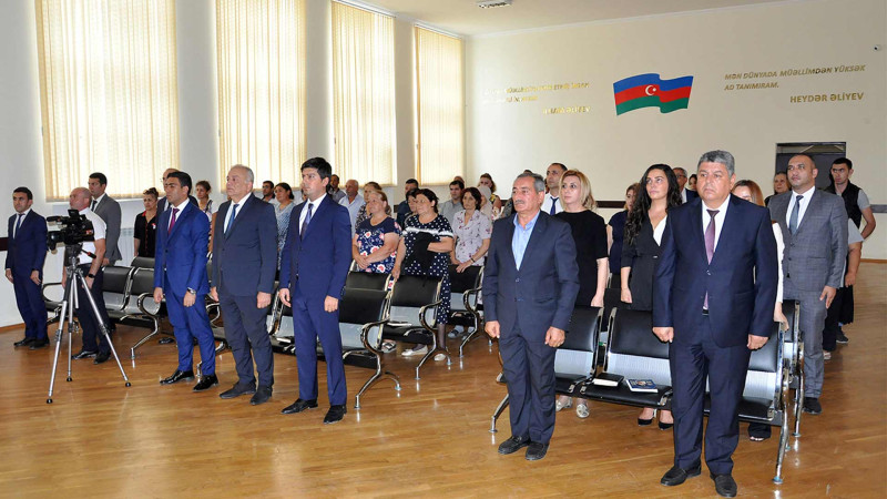 Pirallahı Rayon İcra Hakimiyyətinin başçısı Şüvəlanda səyyar görüş keçirib