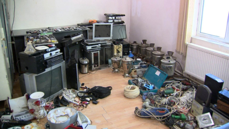 Xəzər rayonunda silsilə oğurluqlar edən 3 nəfər saxlanılıb