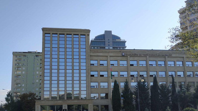 Novxanıda dəniz sahilinə zibil atılıb