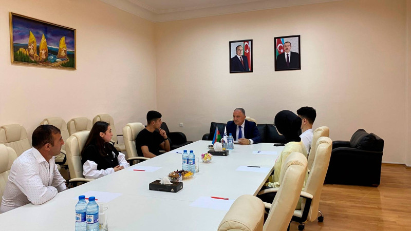 AzTU-nun rektoru yüksək bal yığan yeni tələbələrlə görüşüb