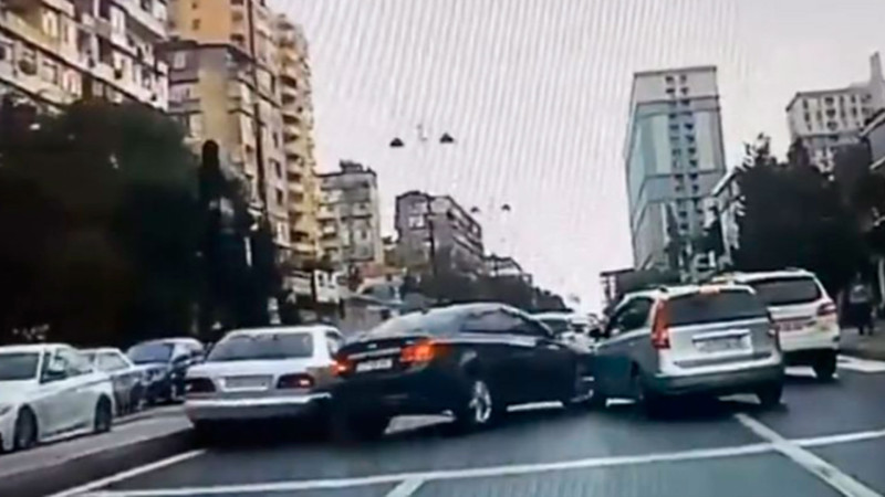 Xətai rayonunda 4 avtomobil qəzaya uğrayıb