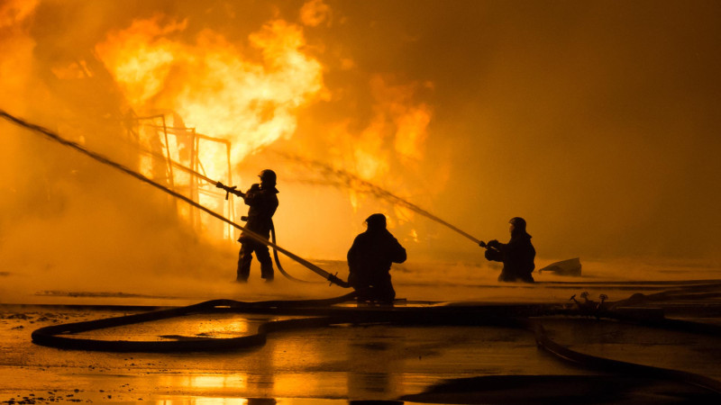 Nərimanov rayonunda 2000 kv.m ərazidə yanğın baş verib