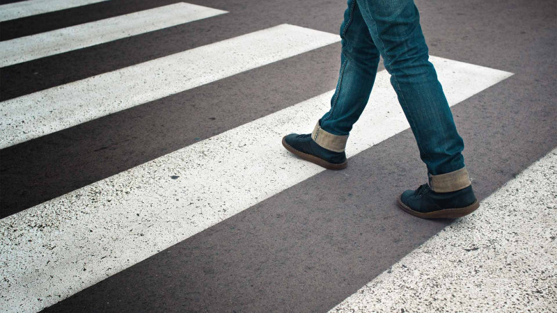 Nəsimi rayonunda piyadanı avtomobil vurub: gənc oğlan xəsarət alıb