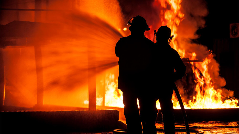 Nərimanov rayonunda üçmərtəbəli binada yanğın baş verib