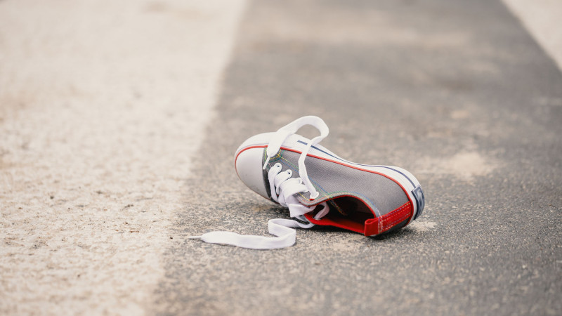 Paytaxtda avtomobil uşağı vurub