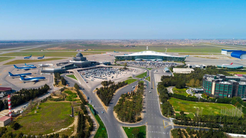 Malayziya təyyarəsi sərnişinin səhhəti ilə əlaqədar Bakıda təcili eniş edib