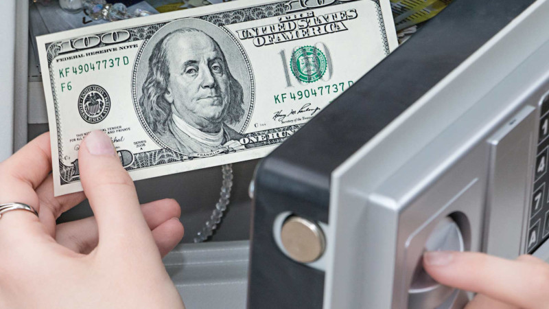 Bakıda qadın 423.000 ABŞ dollarını mənimsəyib