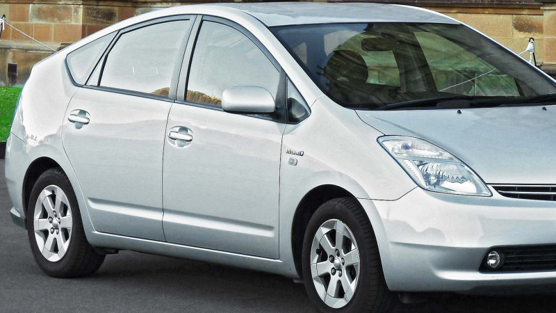 Zığ şosesində “Prius” əks yola çıxıb