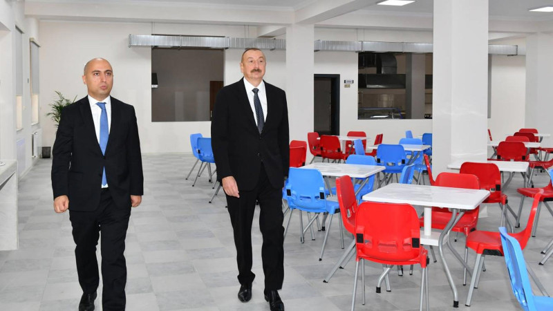 Prezident İlham Əliyev Binəqədi qəsəbəsində yeni məktəbin açılışında iştirak edib