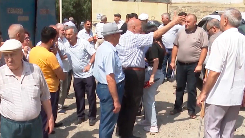 Xətai rayonunda maraqların toqquşması: istirahət meydançası və parkinqin yerində hündürmərtəbəli bina tikmək istəyirlər