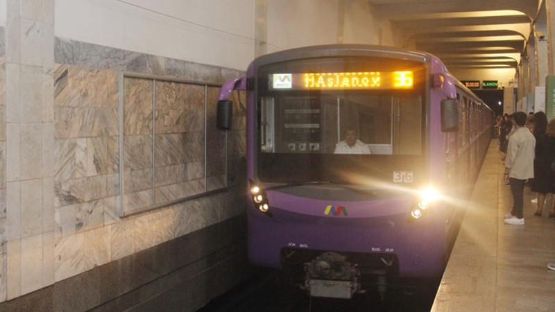 Metroda qatarların hərəkətində gecikmələr baş verib