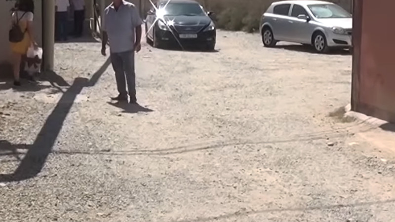 Binəqədi rayonunda bir küçədə illərdir ki, asfalt örtüyü yenilənmir
